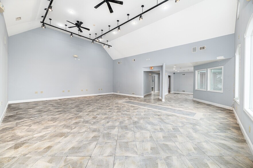 More Photos Of 137 Rutherford Ave, Franklin General Retail For Lease