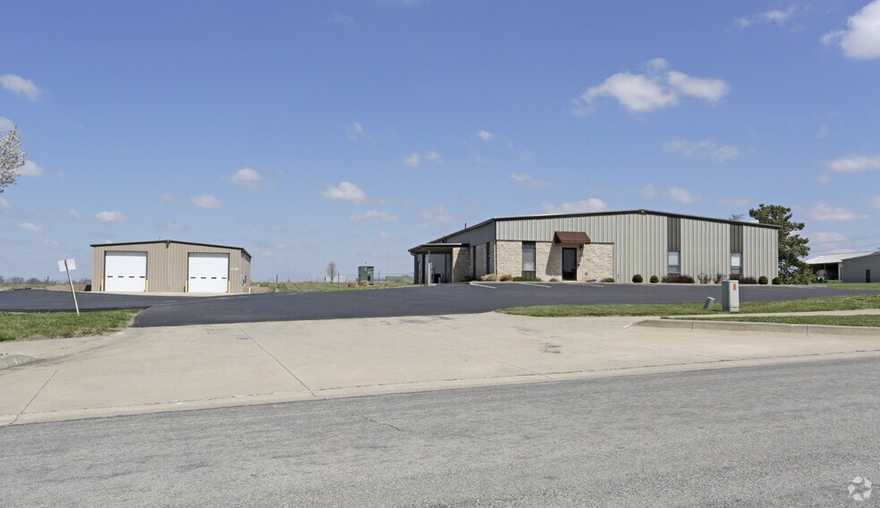 More Photos Of 1708 Industrial Park Dr, Paola Manufacturing For Sale