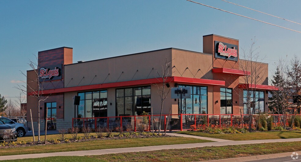 More Photos Of 300 Fourth Ave, St Catharines Restaurant For Lease