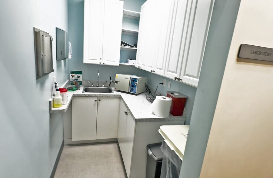 More Photos Of 340 Maple St, Marlborough Medical For Lease