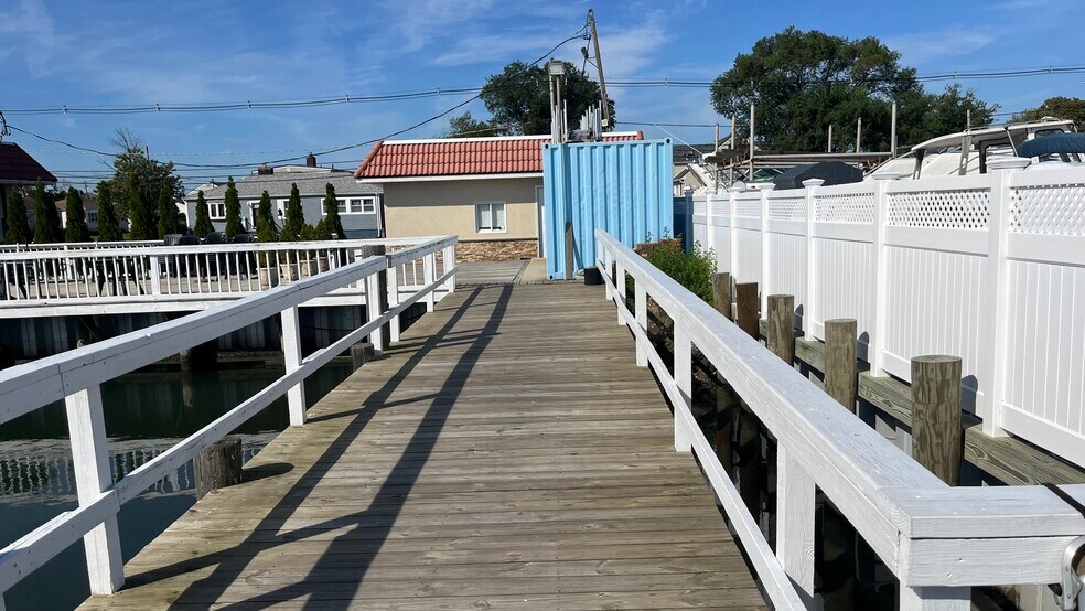 More Photos Of 95 Hudson Ave, Freeport Restaurant For Sale