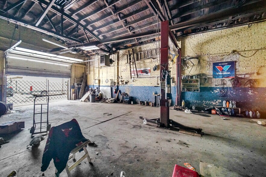 More Photos Of 2116 S California Ave, Chicago Auto Repair For Sale