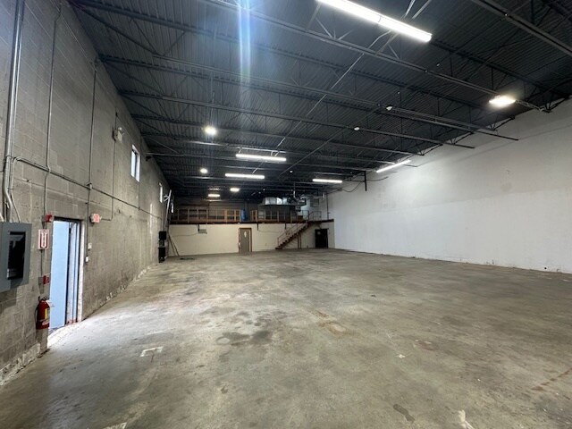 More Photos Of 64 Banner Rd, Berlin Warehouse For Lease