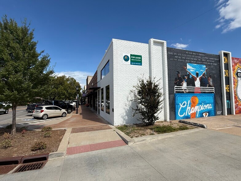 More Photos Of 116 S Broadway, Edmond Storefront For Lease