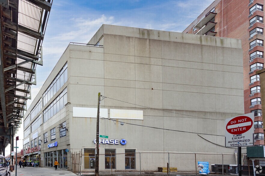 Primary Photo Of 128-132 Brighton Beach Ave, Brooklyn Office For Lease