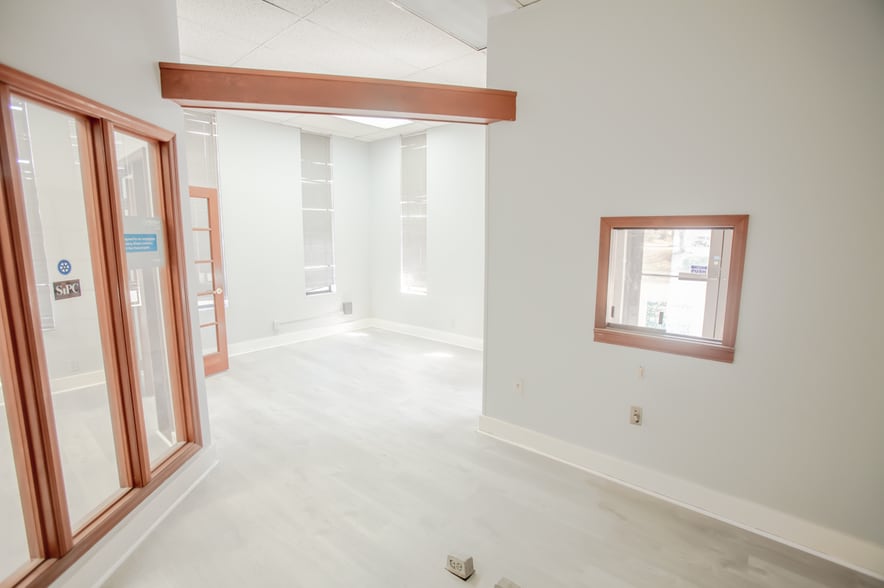 More Photos Of 16350 NE 12th Ave, North Miami Beach General Retail For Lease