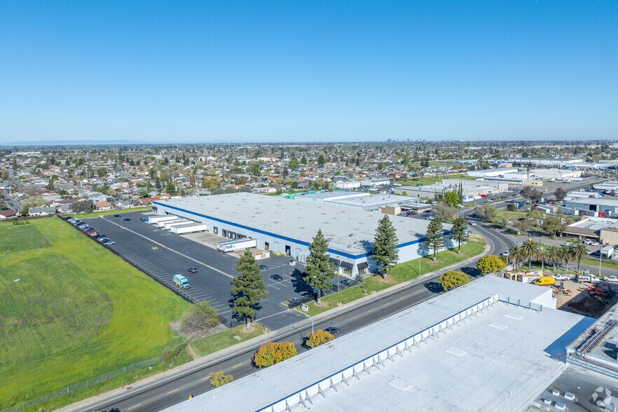 More Photos Of 7728 Wilbur Way, Sacramento Warehouse For Lease