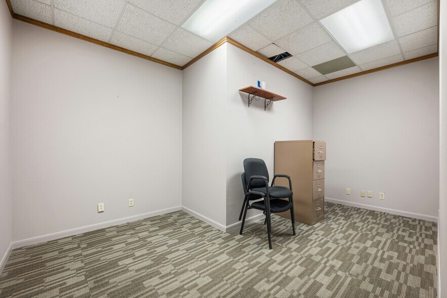 More Photos Of 5750 Balcones Dr, Austin Medical For Sale