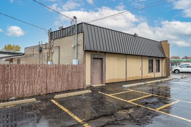 More Photos Of 2044 S Cooper St, Jackson Showroom For Sale