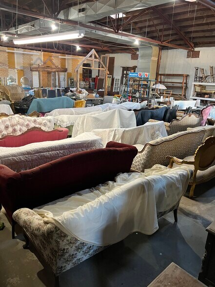 More Photos Of 302 Williams St, Fayetteville Flex For Sale