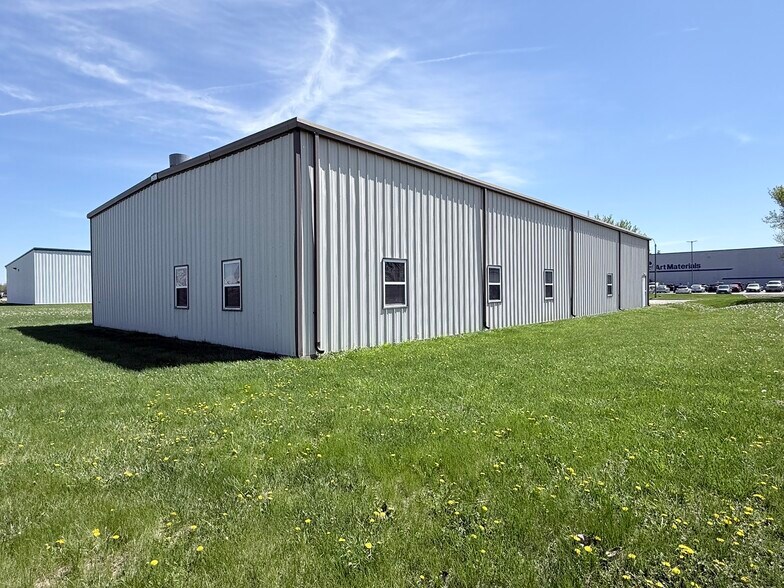 More Photos Of 875 Enterprise Ave, Galesburg Industrial For Sale