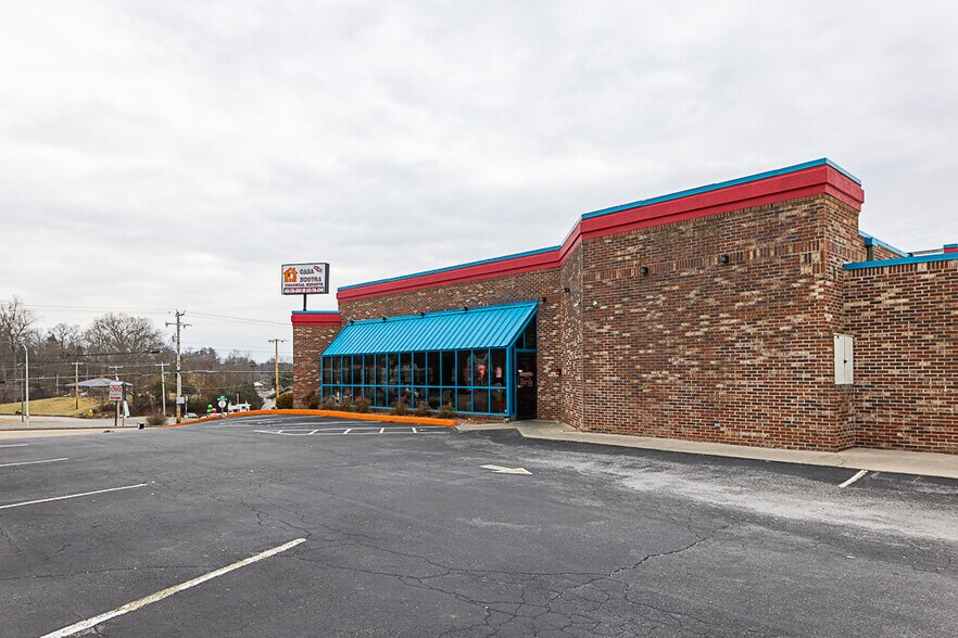More Photos Of 4250 Fort Henry Dr, Colonial Heights Restaurant For Lease