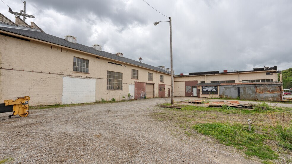 More Photos Of 120 Graham St, Zanesville Distribution For Lease