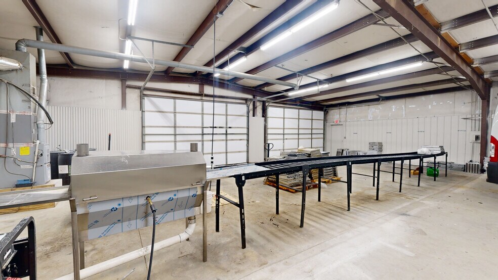 More Photos Of 1724 Acorn Dr, Rogers Warehouse For Lease
