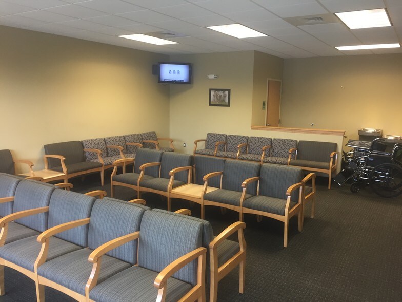 More Photos Of 470 Center St, Bryson City Medical For Sale