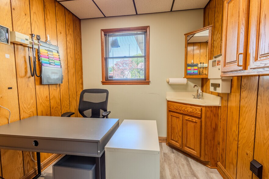 More Photos Of 310 Mulberry St, Scottdale Medical For Lease