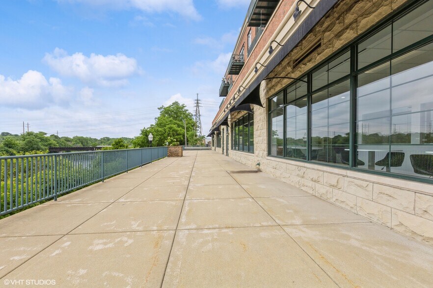 More Photos Of 160 S River St, Aurora Apartments For Lease