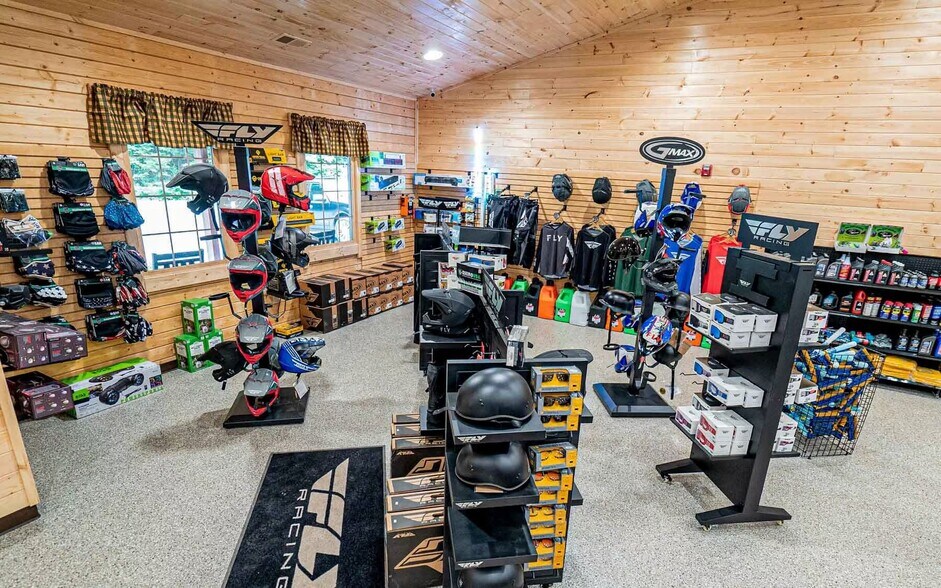 More Photos Of 246 Totem Pole Rd, Northfork Hospitality For Sale