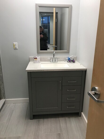 More Photos Of 431 Franklin Park W, Saint Albans Industrial For Lease