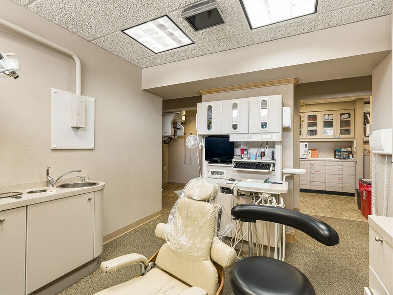 More Photos Of 931 Arlington St, Ada Office For Sale