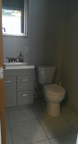 More Photos Of 689 Whitney Dr, Fairbanks Office For Sale