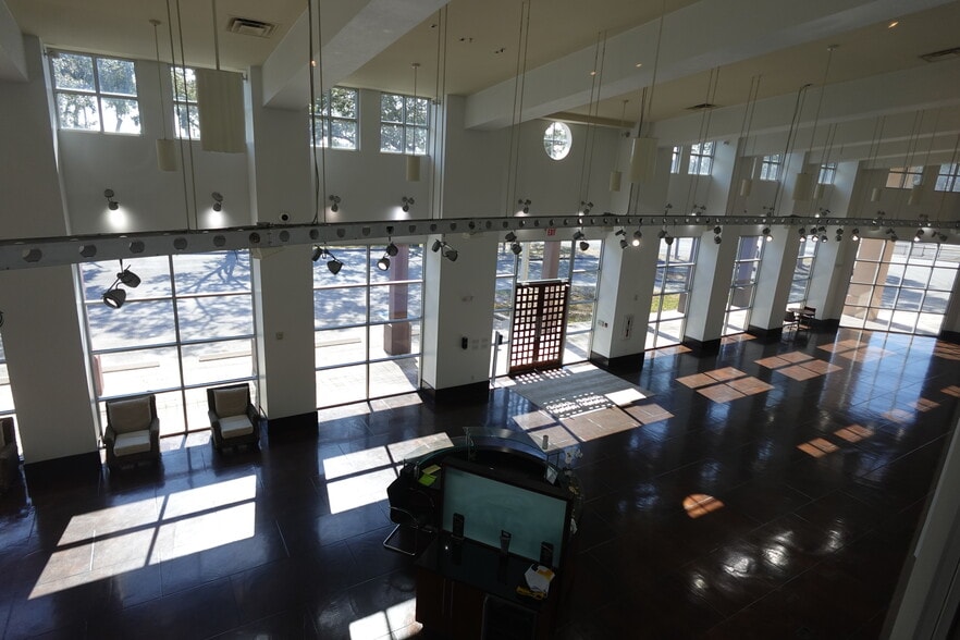 More Photos Of 320 E Fletcher Ave, Tampa Auto Dealership For Sale