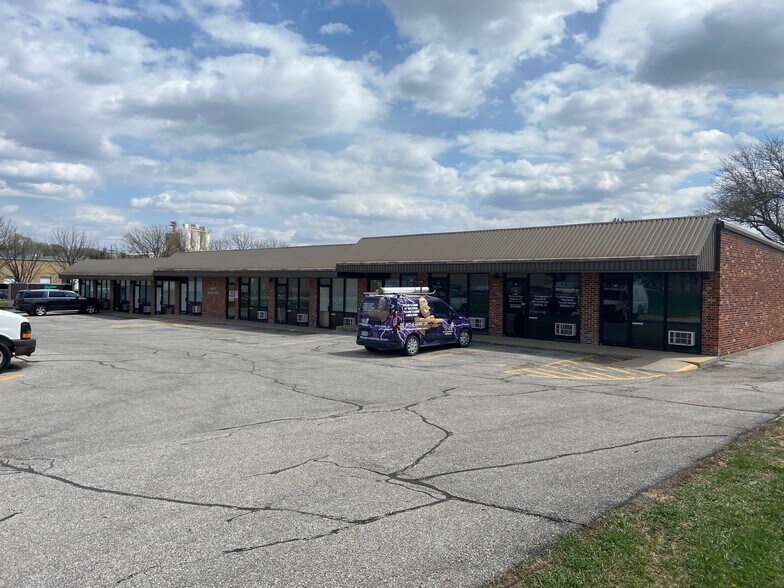 Primary Photo Of 8909 Bedford Cir, Omaha Showroom For Lease