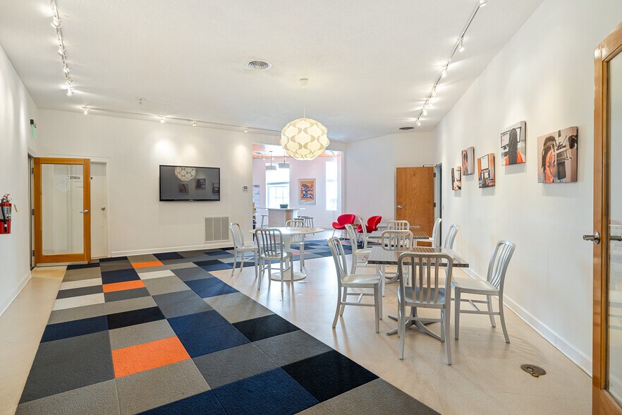 More Photos Of 514 Flat Shoals Ave, Atlanta Bank For Lease