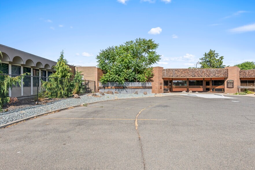 More Photos Of 411-413 N 2nd St, Yakima Office For Sale