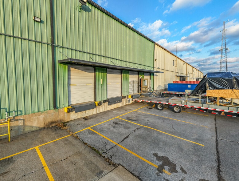 More Photos Of 831 Park Ave, Murfreesboro Manufacturing For Lease
