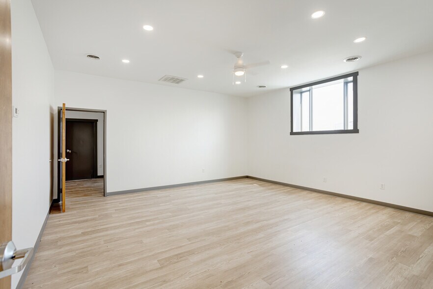 More Photos Of 6401 Centennial Blvd, Nashville Warehouse For Lease