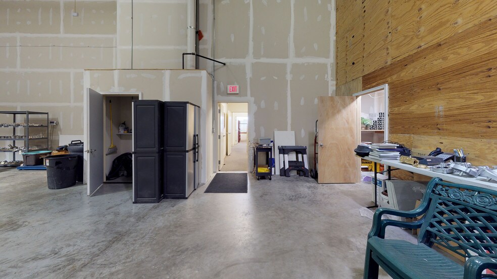 More Photos Of 150 Kendall Point Dr, Oswego Manufacturing For Lease