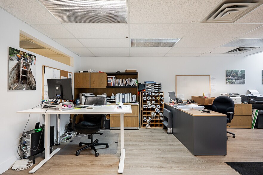 More Photos Of 2450-2472 Haywood Ave, West Vancouver Office For Sale