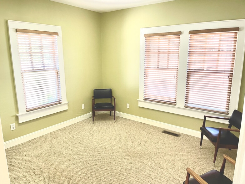 More Photos Of 440 S Perry St, Lawrenceville Office For Lease