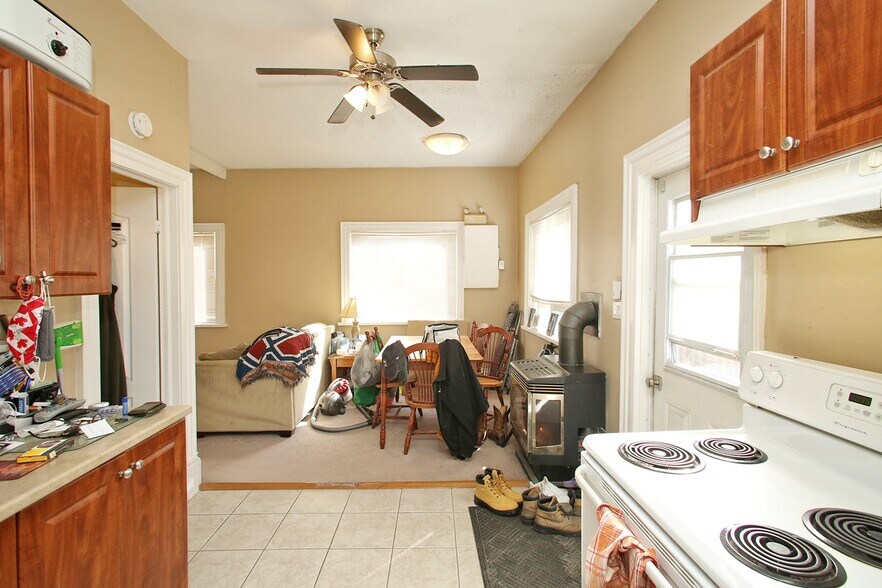 More Photos Of 10-12 Centre St, Markham Office Residential For Sale