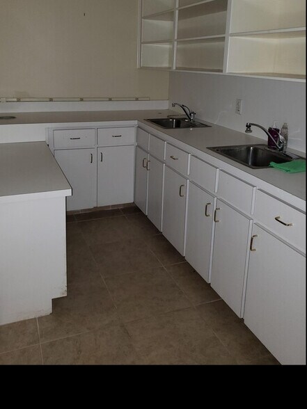 More Photos Of 3204 N MacArthur Blvd, Irving Medical For Sale