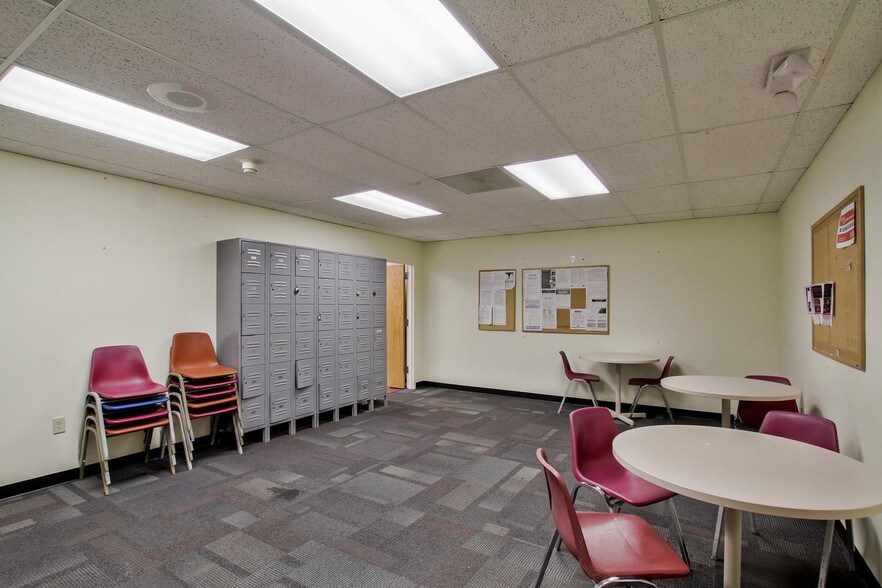 More Photos Of 7370 E 37th St, Wichita Flex For Lease