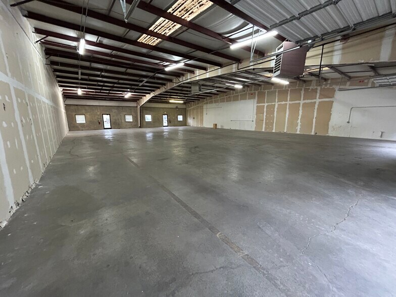 More Photos Of 7401 Adrianne Pl, Bartlett Light Manufacturing For Lease