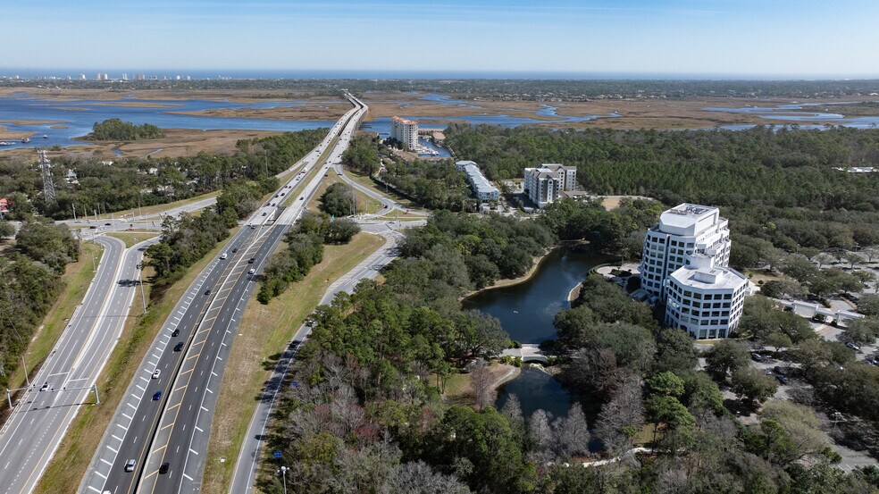 More Photos Of 1776 American Heritage Life Dr, Jacksonville Office For Lease
