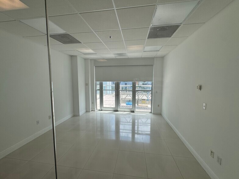 More Photos Of 175 SW 7th St, Miami Medical For Sale