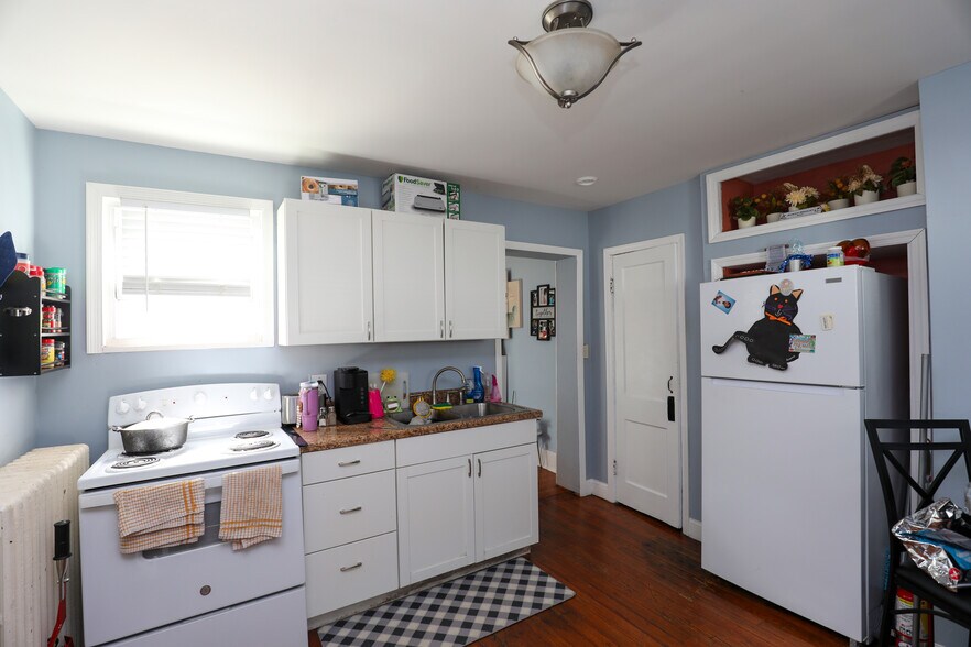 More Photos Of 98-100 Foxhall Ave, Kingston Storefront Retail Residential For Sale