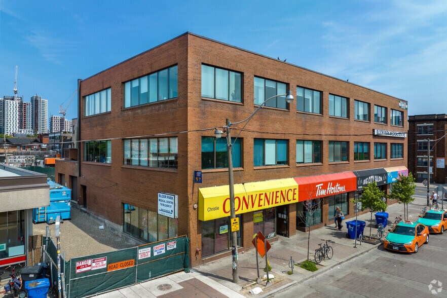 More Photos Of 726 Bloor St W, Toronto General Retail For Lease