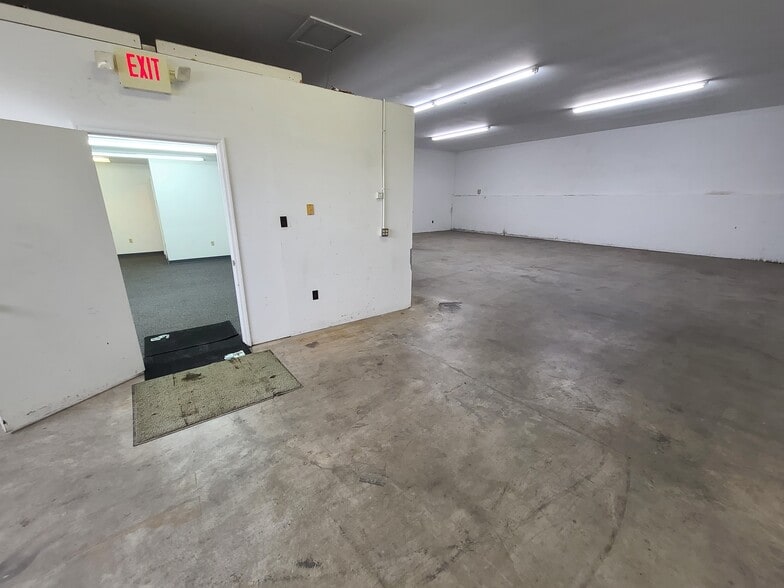 More Photos Of 4649B Russell Ct, High Ridge Office For Lease