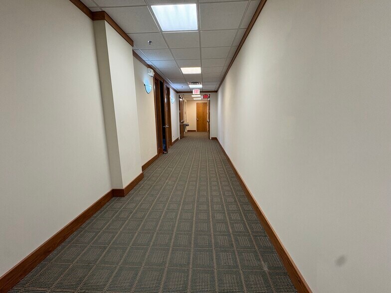 More Photos Of 450-480 E Roosevelt Rd, West Chicago Unknown For Lease