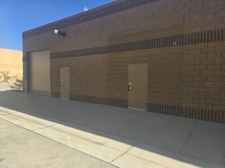 More Photos Of 63758 Orr Way, North Palm Springs Warehouse For Lease