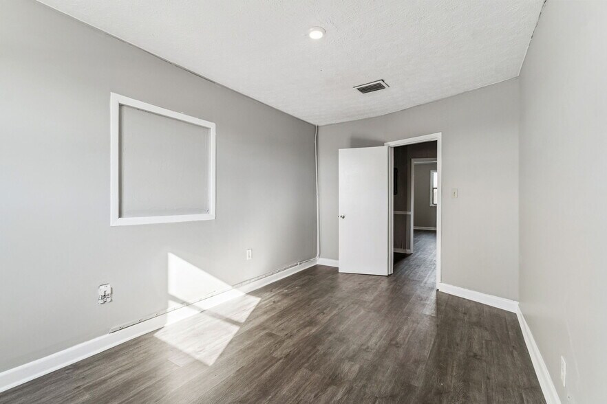 More Photos Of 715 McDuff Ave, Jacksonville Storefront Retail Residential For Sale