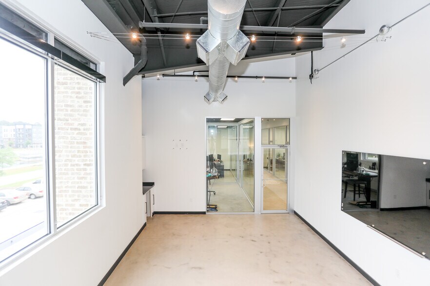 More Photos Of 525 Woodland Square Blvd, Conroe Coworking Space