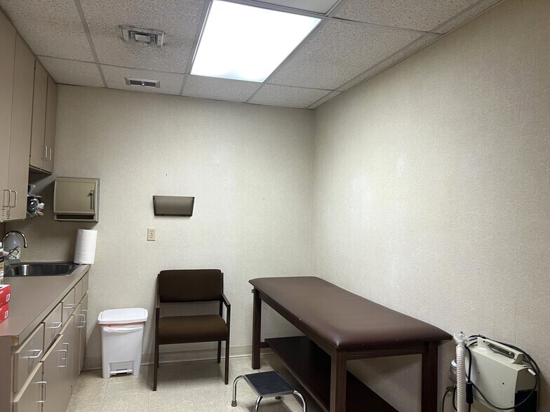 More Photos Of 171 Grandview Ave, Waterbury Medical For Sale