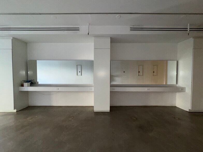 More Photos Of 182 Grand St, Brooklyn Storefront Retail Residential For Lease