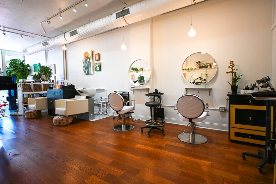 More Photos Of 911 E Cesar Chavez St, Austin Storefront For Lease